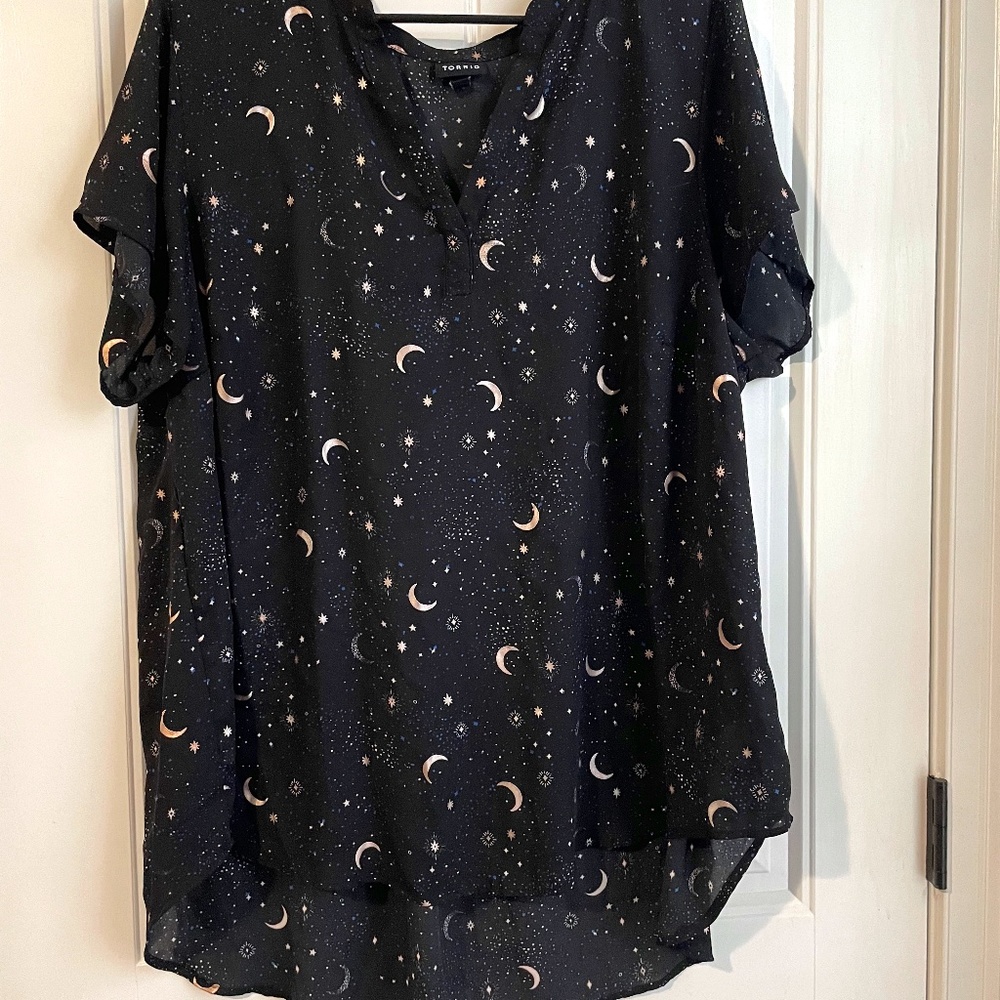 Crescent Moon Hi-Lo Blouse
